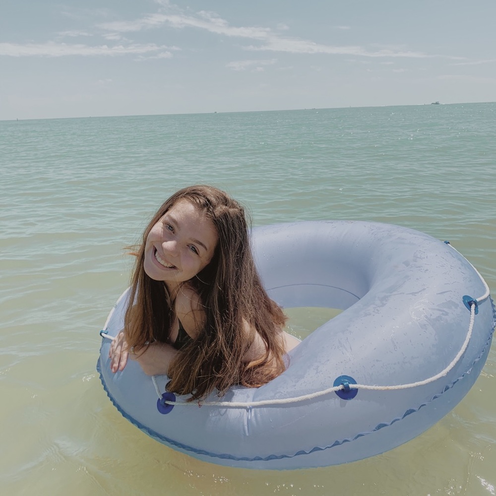 Meet your Posher, Olivia